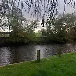 Riverside Annex At Ashbank