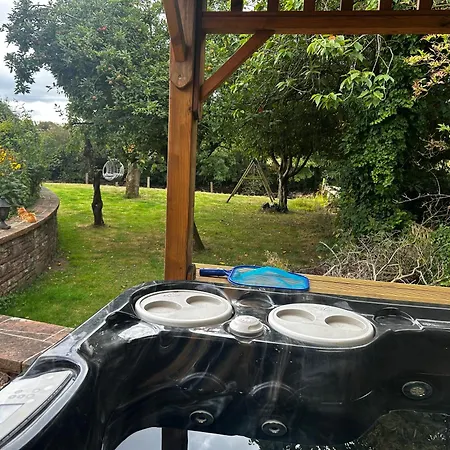 Riverside Annex At Ashbank With Hot Tub Lodge *
