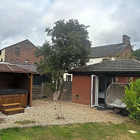 Riverside Annex At Ashbank With Hot Tub Lodge *