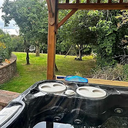 Riverside Annex At Ashbank With Hot Tub *